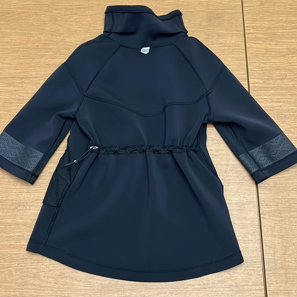 Ivivva black pullover size 14 girls - Picture 10 of 11